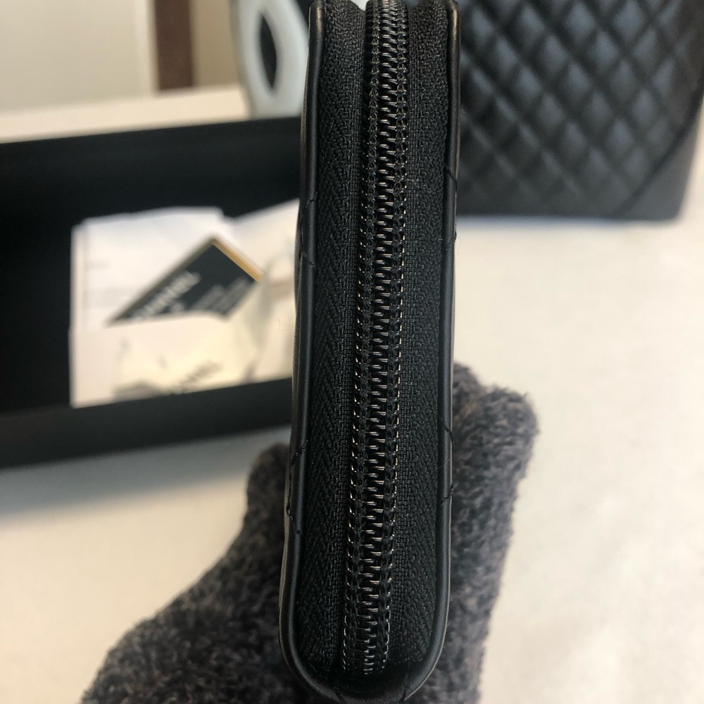 ❌SOLD❌ CHANEL CAMBON ZIPPY CHAIN WALLET - Picture 5 of 16